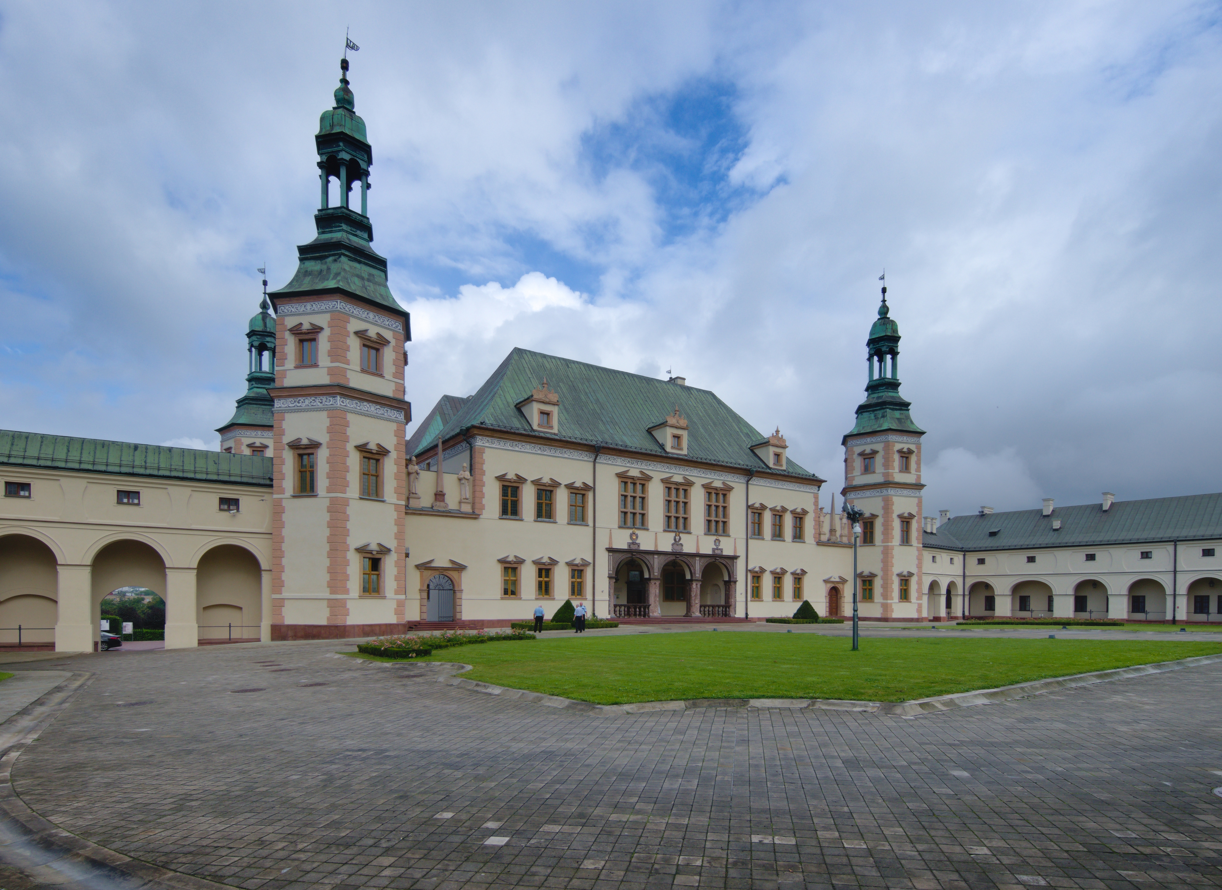 Pałac Biskupów Krakowskich w Kielcach - barokowa rezydencja z XVII wieku