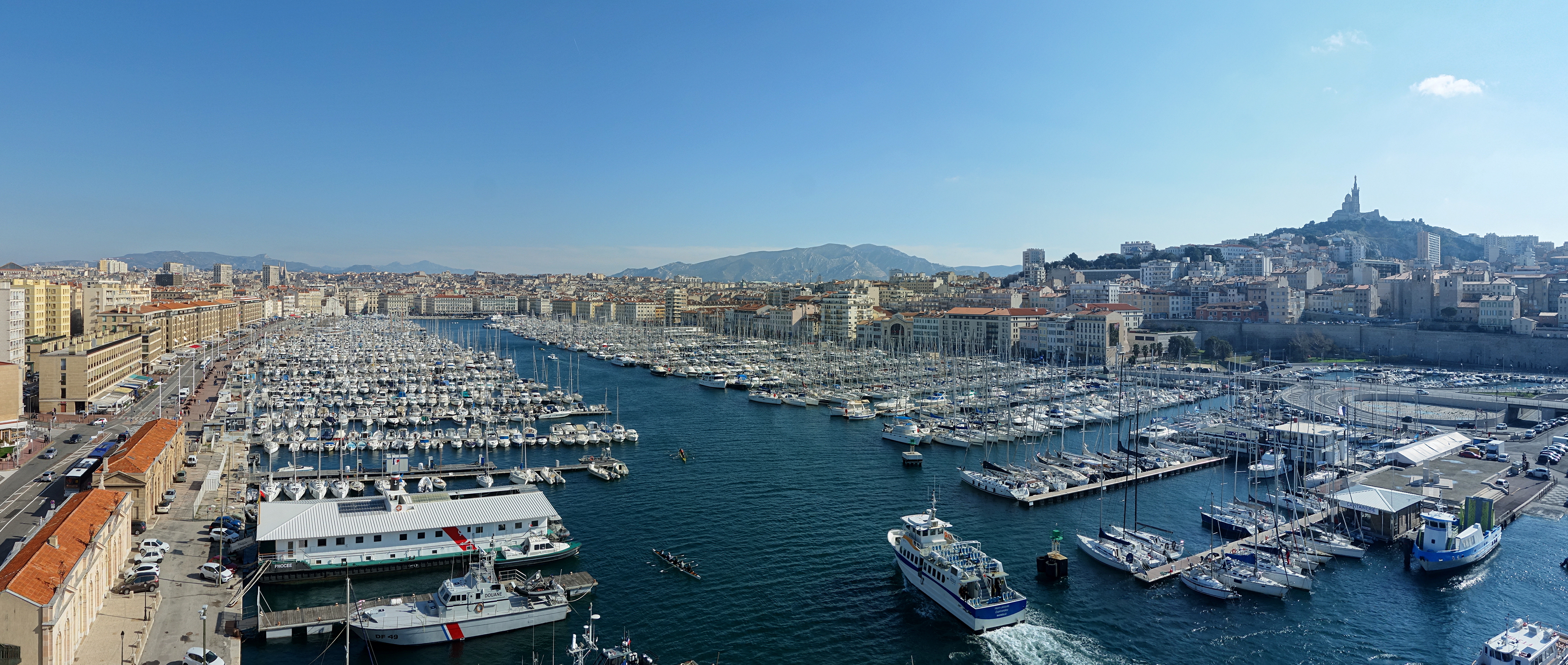 Panoramiczny widok na Vieux-Port de Marseille