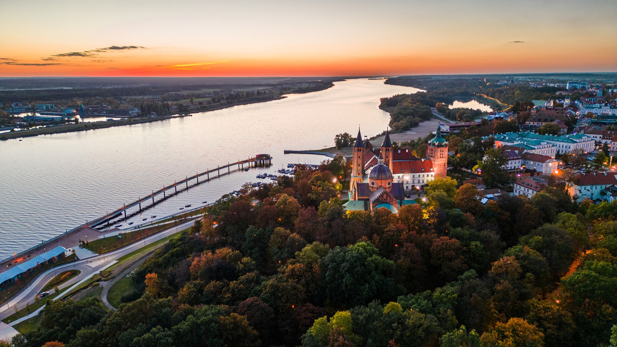 Panorama Płocka z widokiem na Wzgórze Tumskie i Wisłę